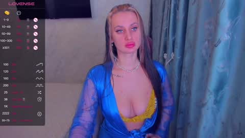 Snapshot of cherry_starrr chatting on 01.11.25 cherry_starrr online show from 01.11.25