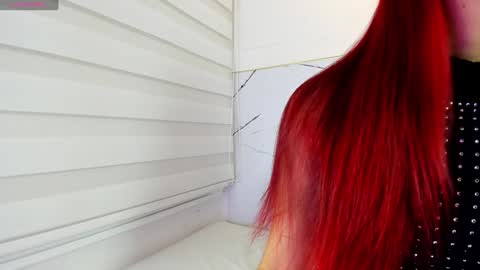 Snapshot of cherry_welll chatting on 01.12.25 Cherry Conection 11pm-6am Colombia time online show from 01.12.25