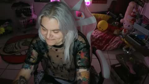 Snapshot of cherryb0mbb0mb chatting on 01.02.25 CherryBombBomb online show from 01.02.25