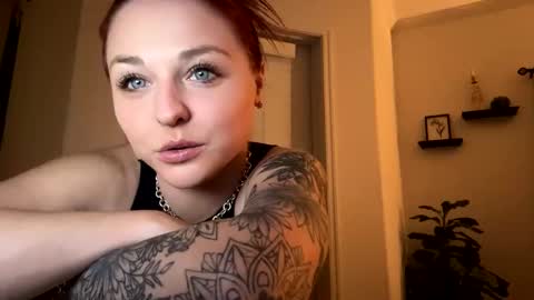 Snapshot of cherrybaby690 chatting on 02.14.25 cherrybaby690 online show from 02.14.25