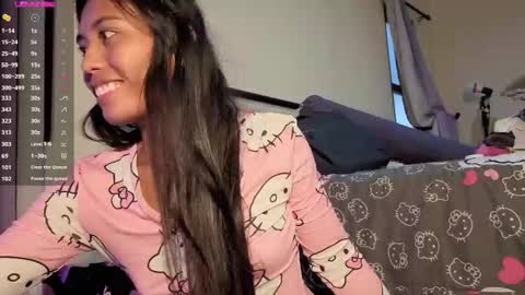 Snapshot of cherrycreme chatting on 10.08.25 Cherry online show from 10.08.25