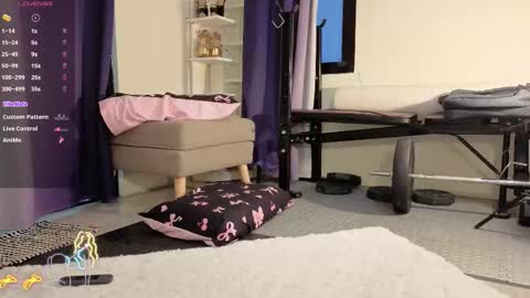 Snapshot of cherrycreme chatting on 11.03.25 Cherry online show from 11.03.25