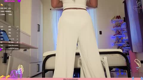 Snapshot of cherrycreme chatting on 03.01.26 Cherry online show from 03.01.26