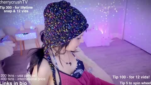 Snapshot of cherrycrush chatting on 09.24.25 Cherry Crush online show from 09.24.25