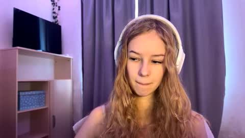 Snapshot of cherryrush951544 chatting on 10.17.25 Evie online show from 10.17.25