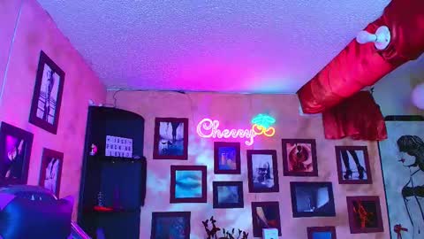 Snapshot of cherryy_bombshelll chatting on 10.24.25 cherry online show from 10.24.25