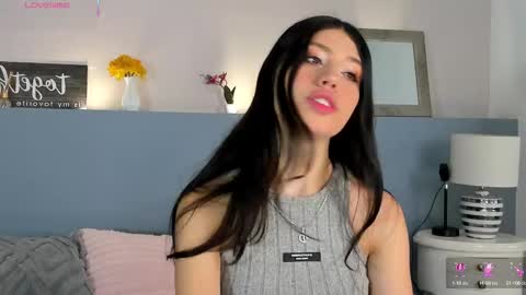 Snapshot of cheryelfox chatting on 09.18.25 cheryelfox online show from 09.18.25