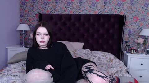 Snapshot of cheryl_turner chatting on 12.18.24 amelia online show from 12.18.24