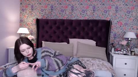 Snapshot of cheryl_turner chatting on 01.01.25 amelia online show from 01.01.25