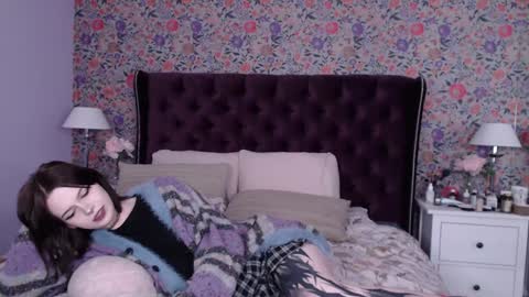 Snapshot of cheryl_turner chatting on 01.04.25 amelia online show from 01.04.25