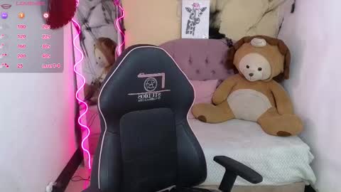 Snapshot of chiara_tay chatting on 10.28.25 Chiara online show from 10.28.25