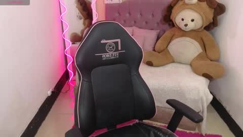 Snapshot of chiara_tay chatting on 11.07.25 Chiara online show from 11.07.25