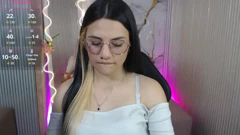 Snapshot of chiara_tay chatting on 05.08.26 Chiara online show from 05.08.26