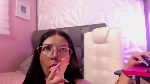 Snapshot of chiaraa_fiore chatting on 02.15.25 Chiara online show from 02.15.25