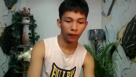 Snapshot of chick_renz chatting on 10.02.25 chick_renz online show from 10.02.25