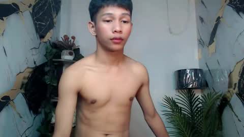 Snapshot of chick_renz chatting on 10.03.25 chick_renz online show from 10.03.25
