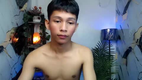 Snapshot of chick_renz chatting on 10.06.25 chick_renz online show from 10.06.25