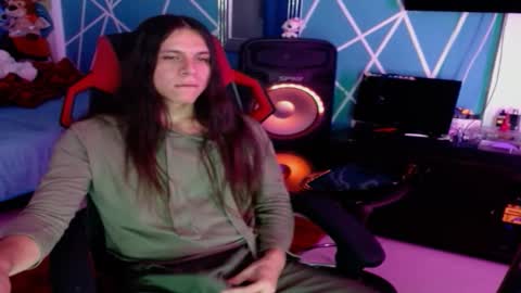 Snapshot of chico_explosivo chatting on 10.31.25 chico_explosivo online show from 10.31.25