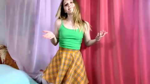 Snapshot of chill_velvet chatting on 09.11.25 Sasha online show from 09.11.25