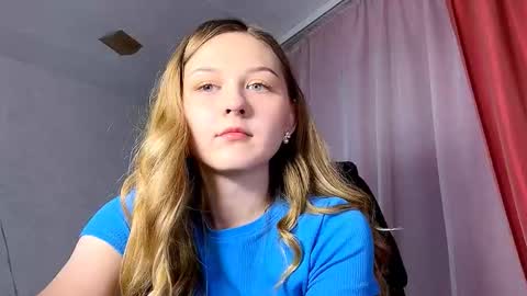 Snapshot of chill_velvet chatting on 09.18.25 Sasha online show from 09.18.25