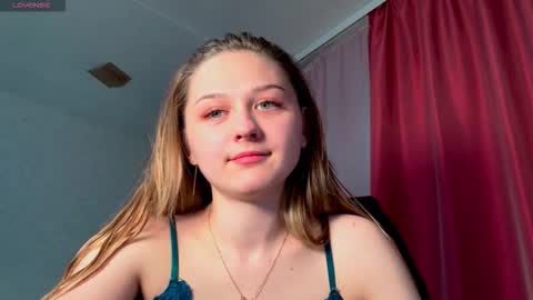 Snapshot of chill_velvet chatting on 09.27.25 Sasha online show from 09.27.25