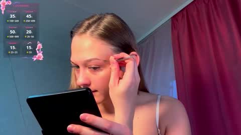 Snapshot of chill_velvet chatting on 11.28.25 Sasha online show from 11.28.25