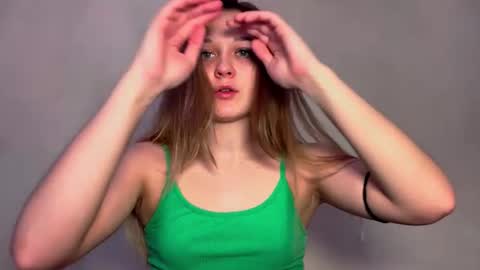 Snapshot of chill_velvet chatting on 12.22.25 Sasha online show from 12.22.25