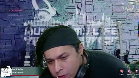 Snapshot of chinoroz chatting on 03.04.25 Enrique online show from 03.04.25