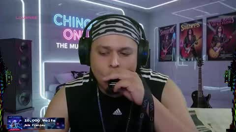 Snapshot of chinoroz chatting on 10.19.25 Enrique online show from 10.19.25