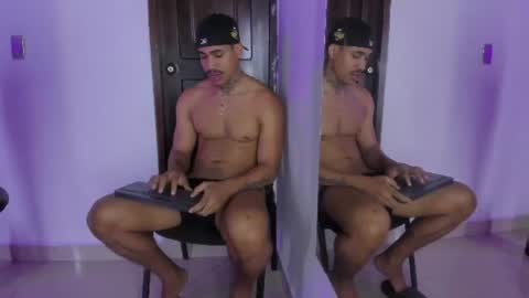 Snapshot of chirshot21_ chatting on 07.08.26 Chris online show from 07.08.26