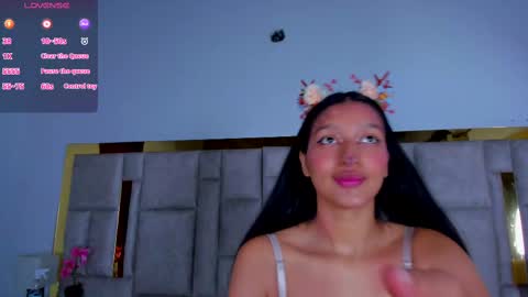 chloe_argelnt online show from 10.21.25