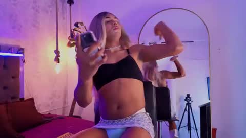 Snapshot of chloe_bronze chatting on 07.13.26 Chloe online show from 07.13.26