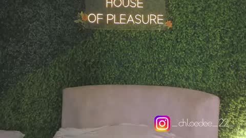 Chloe online show from 10.03.25