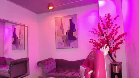 Chloe online show from 04.12.26