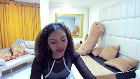 Snapshot of chloe_foster__ chatting on 10.20.25 Chole  online show from 10.20.25