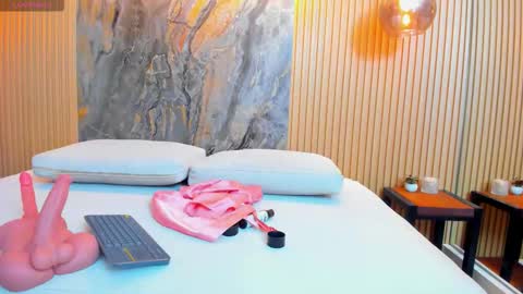  CHLOE  online show from 10.28.25