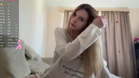 Snapshot of chloe_show chatting on 06.21.26 hloe online show from 06.21.26