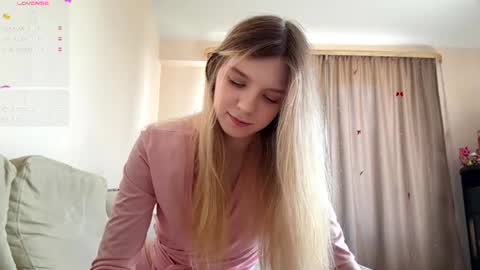 Snapshot of chloe_show chatting on 07.18.26 hloe online show from 07.18.26