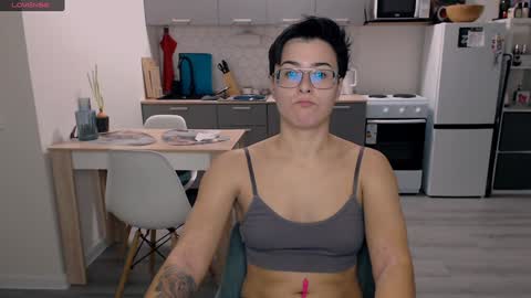 Snapshot of chloe_x_ chatting on 12.02.24 Eva and Sandra online show from 12.02.24