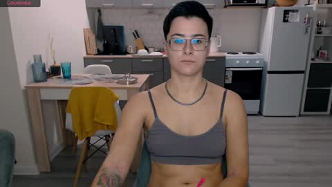 Snapshot of chloe_x_ chatting on 12.14.24 Eva and Sandra online show from 12.14.24