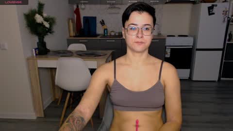 Snapshot of chloe_x_ chatting on 12.20.24 Eva and Sandra online show from 12.20.24