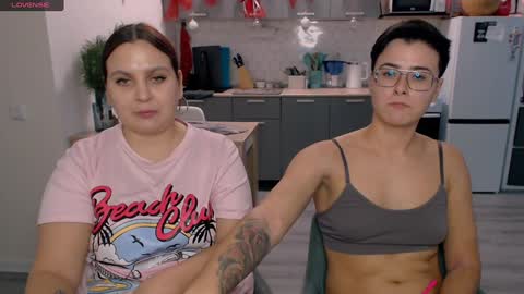 Snapshot of chloe_x_ chatting on 12.20.24 Eva and Sandra online show from 12.20.24