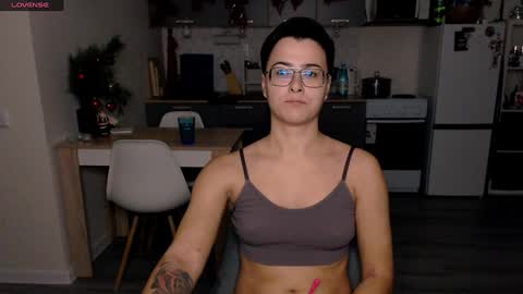 Snapshot of chloe_x_ chatting on 12.23.24 Eva and Sandra online show from 12.23.24