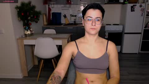 Snapshot of chloe_x_ chatting on 12.25.24 Eva and Sandra online show from 12.25.24