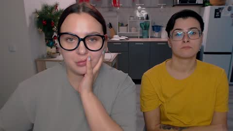 Snapshot of chloe_x_ chatting on 12.26.24 Eva and Sandra online show from 12.26.24