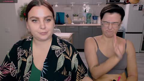 Snapshot of chloe_x_ chatting on 01.08.25 Eva and Sandra online show from 01.08.25