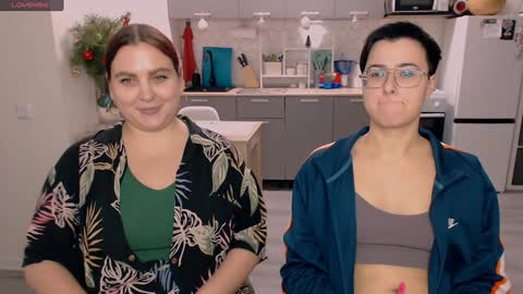 Snapshot of chloe_x_ chatting on 01.08.25 Eva and Sandra online show from 01.08.25