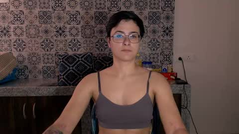 Snapshot of chloe_x_ chatting on 02.10.25 Eva and Sandra online show from 02.10.25