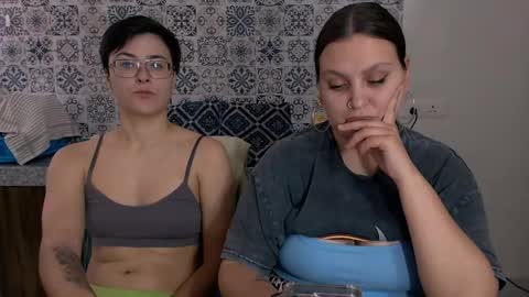 Snapshot of chloe_x_ chatting on 02.15.25 Eva and Sandra online show from 02.15.25