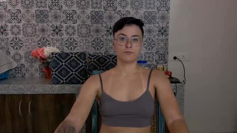 Snapshot of chloe_x_ chatting on 02.20.25 Eva and Sandra online show from 02.20.25